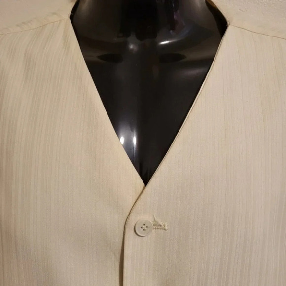 Men's Reversible Vest - Picture 7 of 9